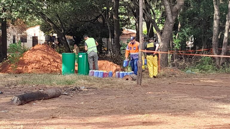 La fosa donde fueron enterrados los productos químicos de fosfamina.