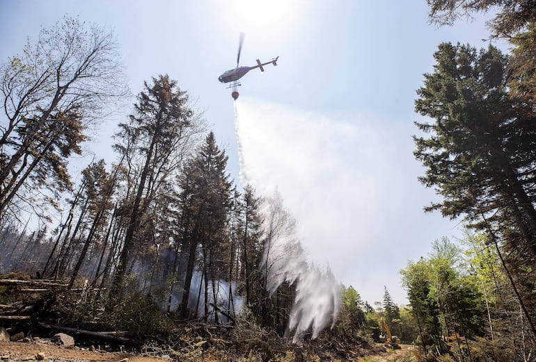 Esta semana llegan refuerzos a Canadá para sofocar el fuego.