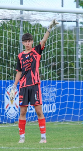 Imanol Abrahan Gauto Duarte (15 años), arquero del equipo de la Sub 15 del club Nacional