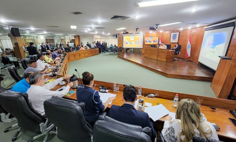 En la sesión ordinaria de la Junta Municipal de Asunción, los concejales aprobaron solicitar al intendente que inicie una demanda contra el MOPC.