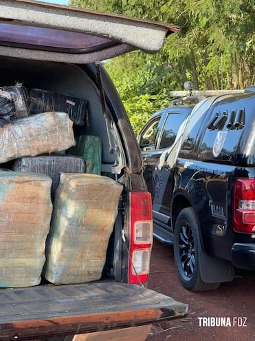 Parte del cargamento droga incautada en la zona fronteriza de Brasil.