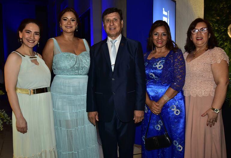 Lilian Villalba, Mónica Díaz, Víctor Cabrera, Carolina Cuevas y Nilza Saguier.