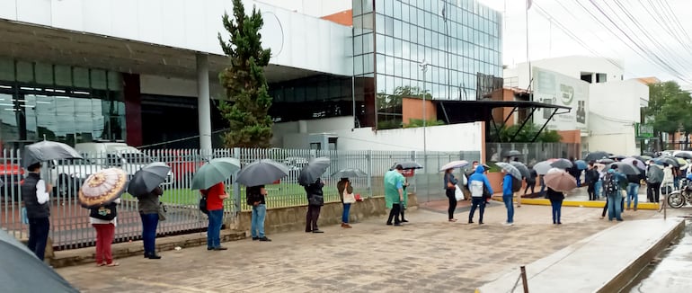 Las largas filas observadas en Registros Públicos podrían reducirse considerablemente con medidas que entran a regir el lunes 18.