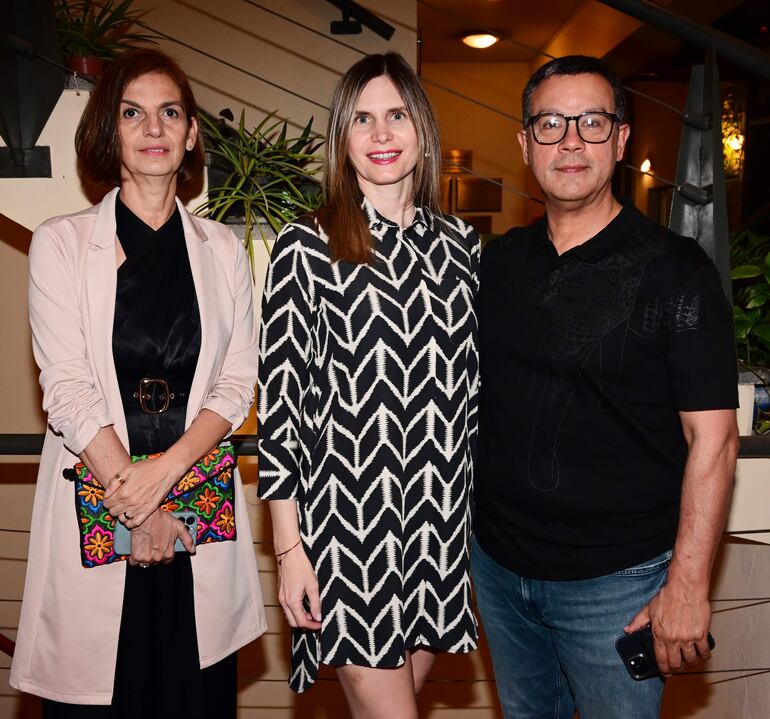 Sandra Sánchez, Mariángeles Sánchez y Christian Bareiro.