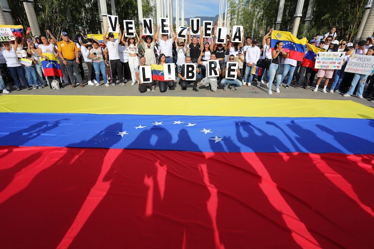 Venezolanos protestando en diversas partes del mundo.