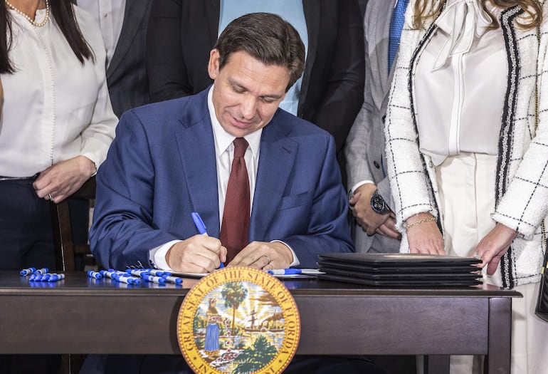 Ron DeSantis gobernador de Florida.