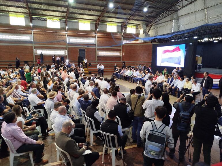 Santiago Peña en Obligado con productores locales 
