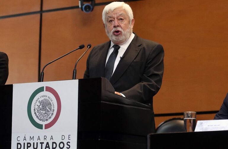 This handout picture released by the press office of the Mexican Congress shows Mexican journalist and ufologist Jaime Maussan speaking at the Mexican Congress in Mexico City on September 12, 2023. The alleged bodies of two extraterrestrial beings were exhibited during a public hearing in the Mexican Congress, which for the first time officially addressed the issue in the country. (Photo by Handout / Mexico's Congress / AFP) / RESTRICTED TO EDITORIAL USE - MANDATORY CREDIT "AFP PHOTO / Mexico's Congress" - NO MARKETING - NO ADVERTISING CAMPAIGNS - DISTRIBUTED AS A SERVICE TO CLIENTS