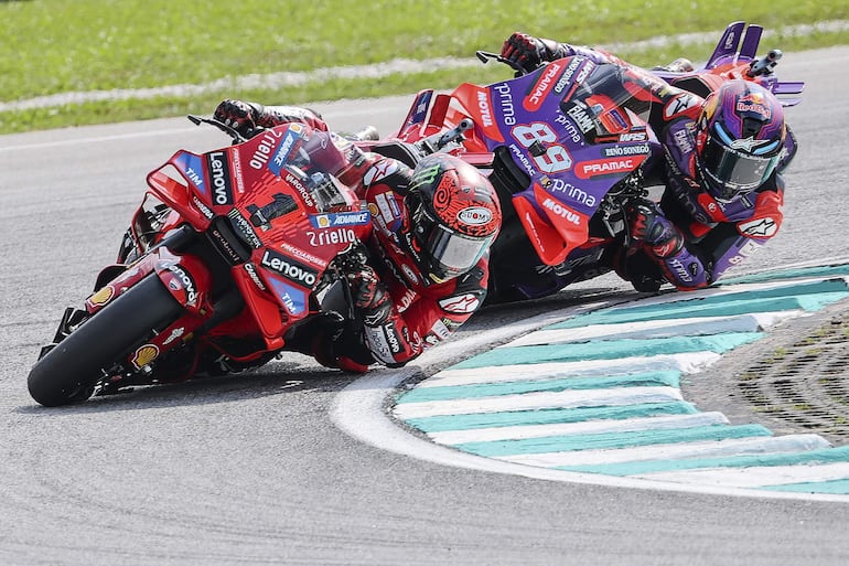 Una gran batalla se vio el fin de semana en Sepang entre Francesco Bagnaia (1) y Jorge Martín.