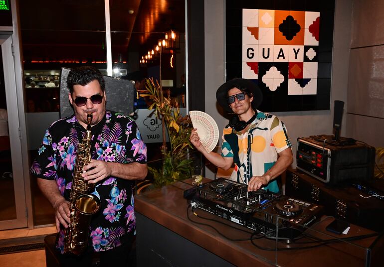 DJ Gabi Medina y Rubén Sax Gómez.