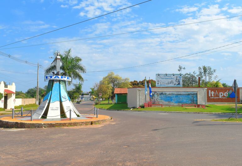 Acceso principal a la ciudad de Itapé, considerada la capital espiritual del departamento de Guairá. 