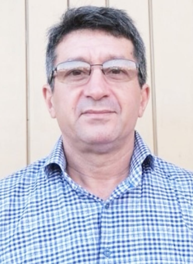 Dr. Néstor Zarza, directivo.