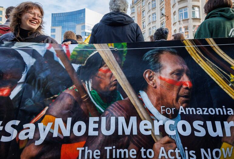 Campesinos protestan contra el acuerdo Mercosur-Unión Europea el pasado miércoles en Bruselas, Bélgica.