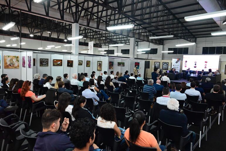 El primer panel tuvo una gran participación de profesionales del sector de la construcción. 