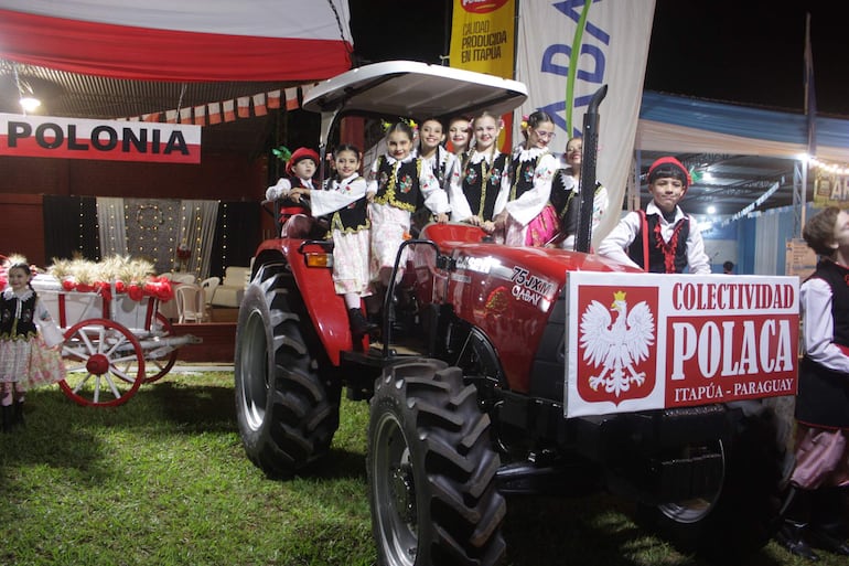 Stand de Polonia en la Fiesta de Colectividades en Hohenau 2023.
