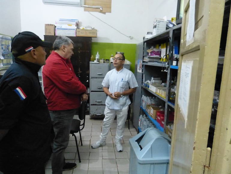 Imágenes capturadas durante la visita del defensor del Pueblo, Rafael Ávila, a la cárcel de Tacumbú.