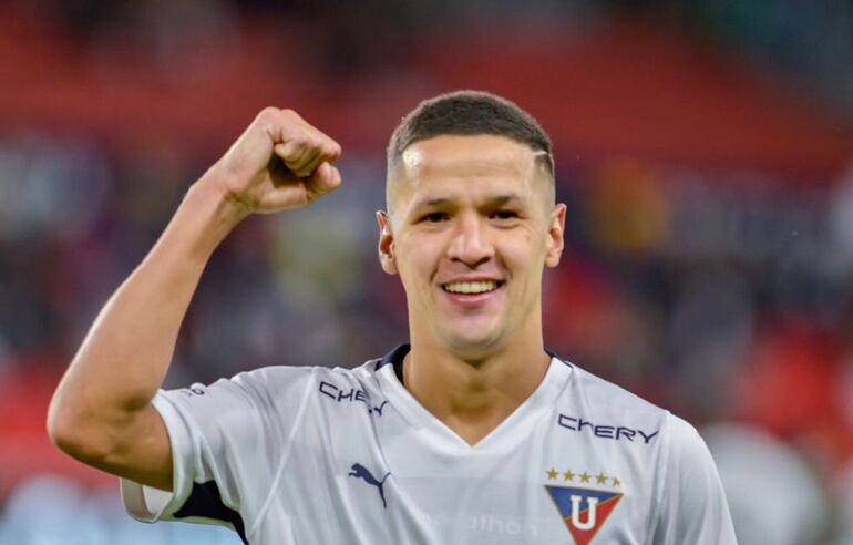 El paraguayo Alex Arce, futbolista de Liga de Quito, celebra un gol en el partido frente al Imbabura por la sexta fecha de la Serie A de Ecuador en el Rodrigo Paz Delgado de Quito, en Ecuador.