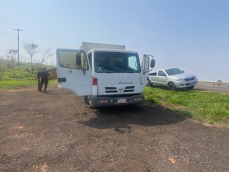 El camión supuestamente asaltado quedó varado a un costado de la Ruta PY03.