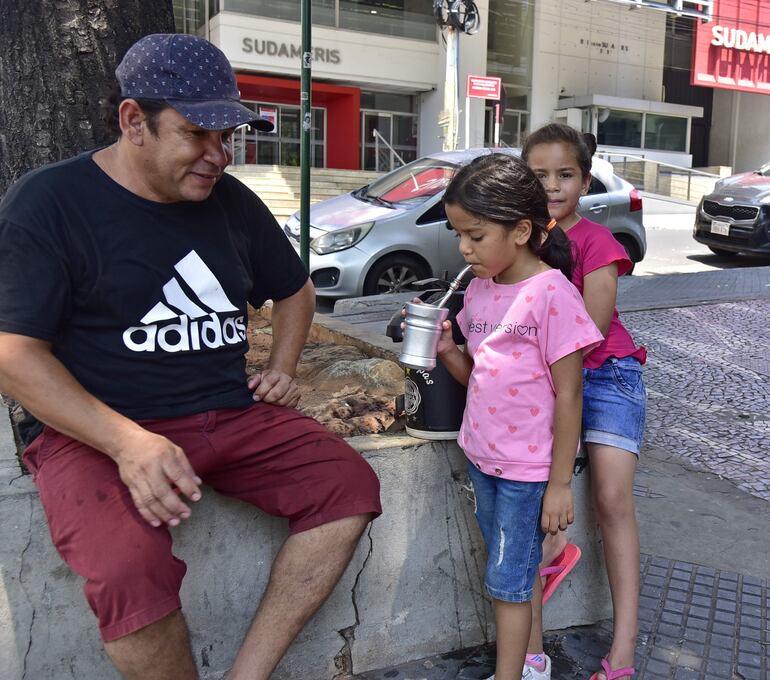 El tereré es el “salvatore” para muchos cuando intentan soportar y salvar el sufrido calor en nuestro país.