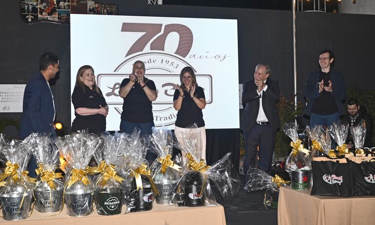 Varios premios fueron sorteados durante el festejo de los 70 años de Lido Bar.