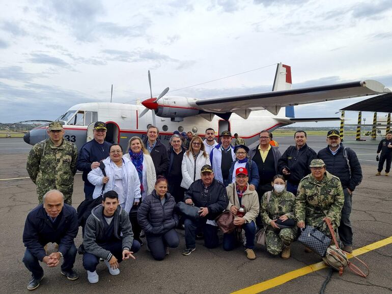 La delegación de médicos de la Promo 83 y de la FAP partió de Luque hacia el sur del país para brindar atenciones gratuitas.