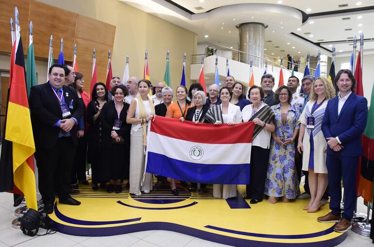 Representantes de distintas organizaciones e instituciones formaron parte de la conferencia de prensa realizada tras la aprobación del dossier de la guarania por la Unesco.