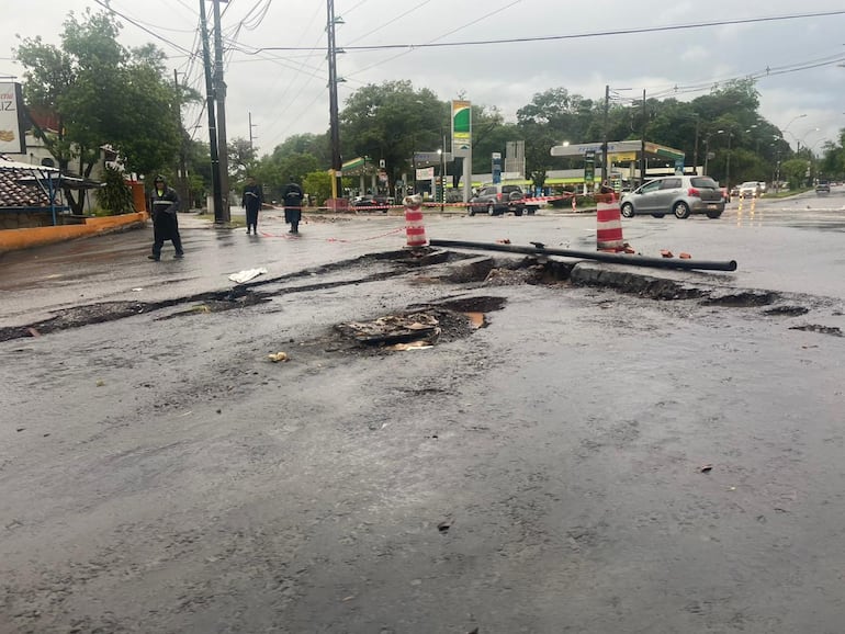 Baches en Abraham Schweizer, donde se realizaron obras hace quince días, según vecinos.