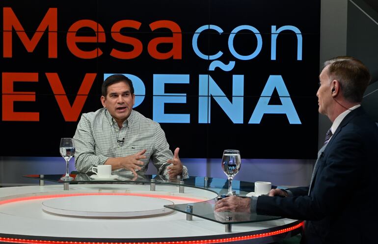 Juan Carlos Baruja en el programa Mesa con Enrique Vargas Peña.