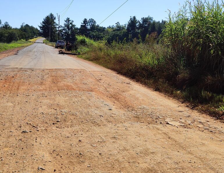 El viernes pasado, una camioneta habría derrapado al ingresar al sector terrado, su conductor perdió el control y fue a estrellarse contra una columna de la ANDE.