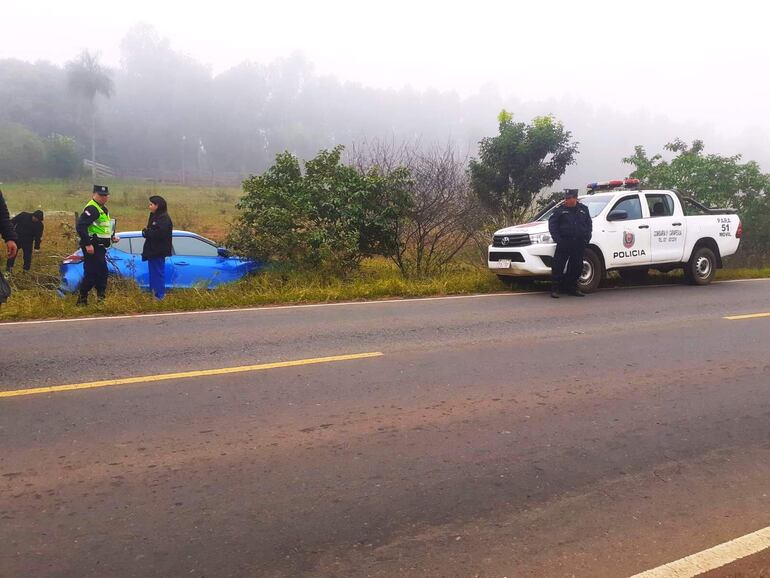 Debido a la densa niebla conductora perdió el control de su vehículo y fue a parar a la cuneta en Carapeguá.