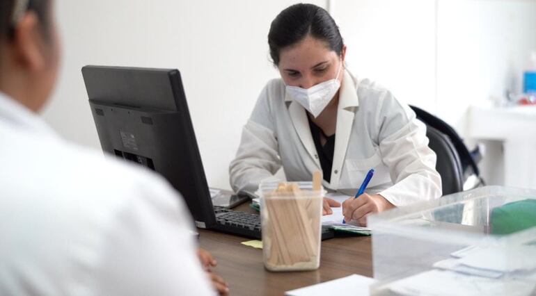 En los hospitales del IPS del área Central, se están atendiendo unas 450 consultas por cuadros febriles al día.