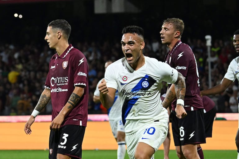 Lautaro Martínez (10), anotó cuatro goles para el Inter de Milán