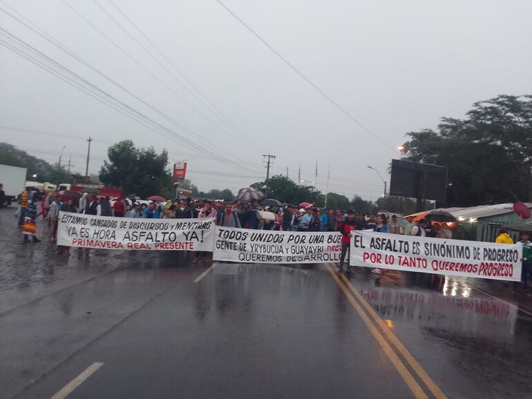 Los pobladores de Maracaná y poblaciones aledañas realizan constantes manifestaciones  para exigir la construcción de pavimentos