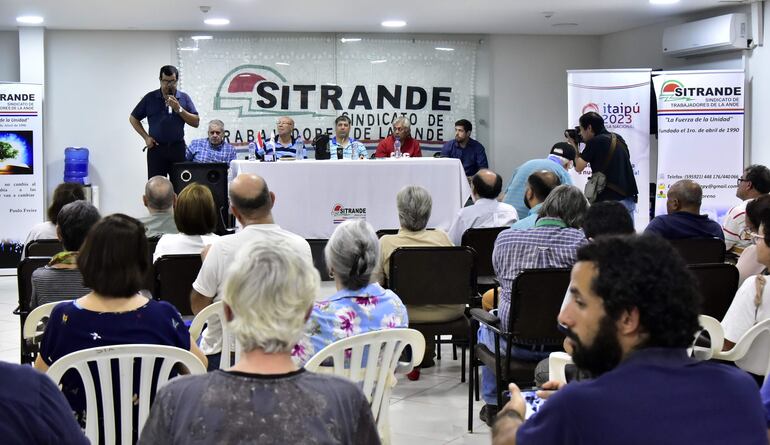 Jubilados se reunieron ayer para definir movilizaciones por rechazo de Ley de supervisión de pensiones