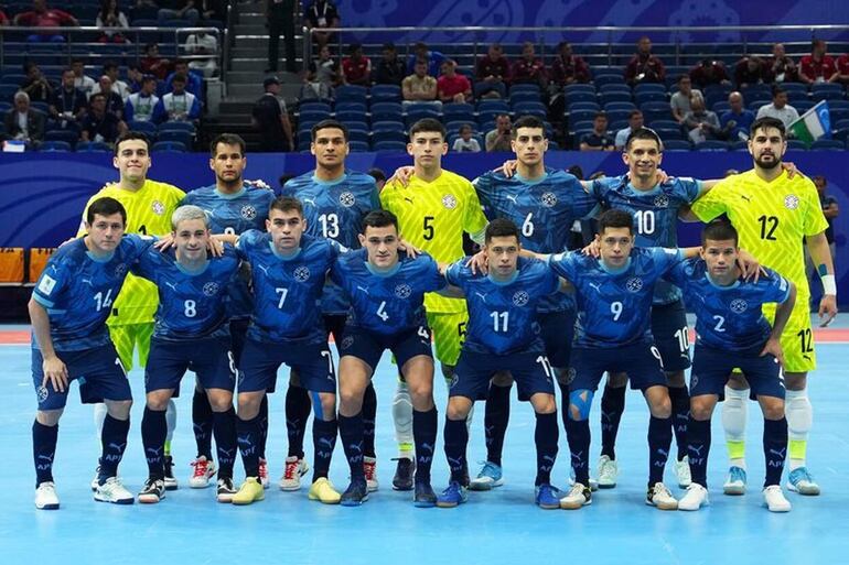 Selección paraguaya de futsal que cayó ante Países Bajos, pero igual clasificó como primero.