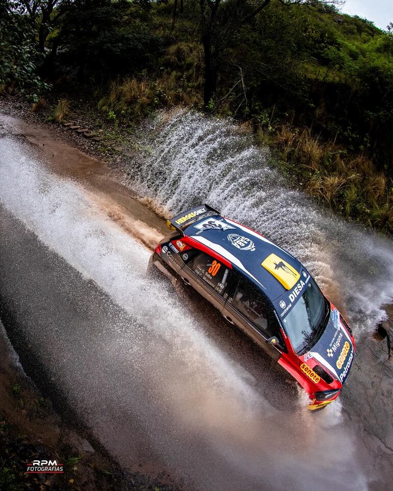 Gustavo Saba tuvo un rally complicado, quedó  quinto y ahora es segundo en el campeonato.