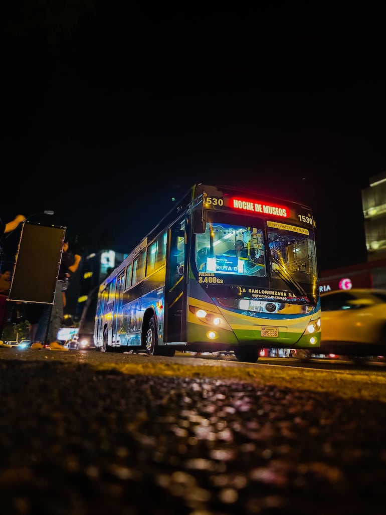 La organización también puso a disposición buses gratuitos para llegar a los diferentes destinos.