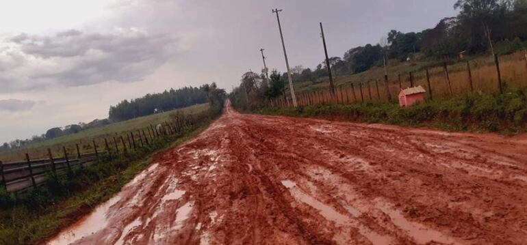 Camino en la zona de la compañía Itangu´a del distrito de Yuty.