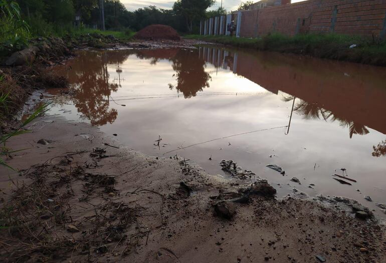 Pozo cubierto de agua.