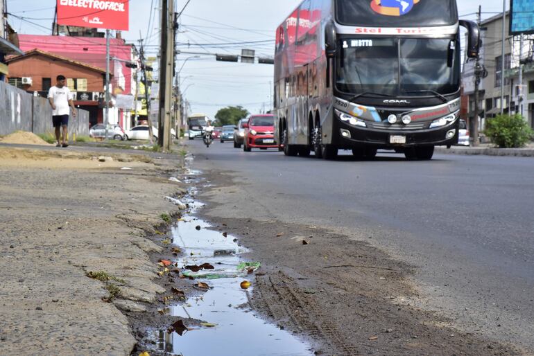 El problema persistía hoy de mañana en Eusebio Ayala y De la Victoria, con menos agua.