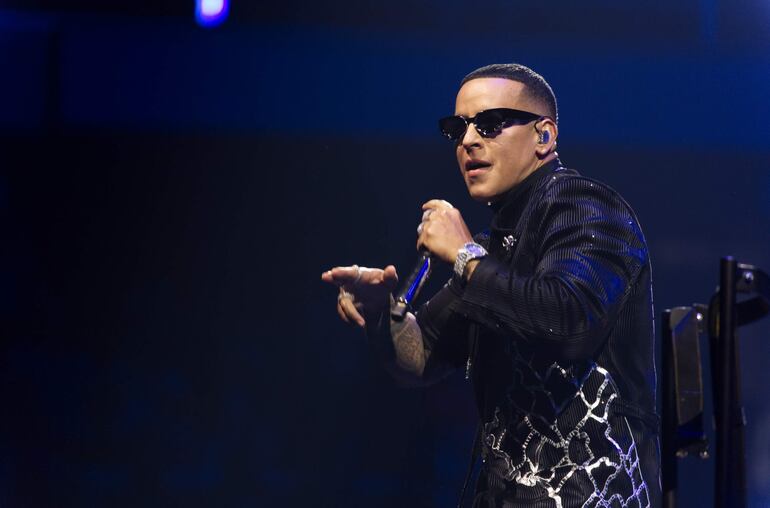 Daddy Yankee a través de un comunicado anunció que comenzaron los trámites de divorcio con Mireddys González.