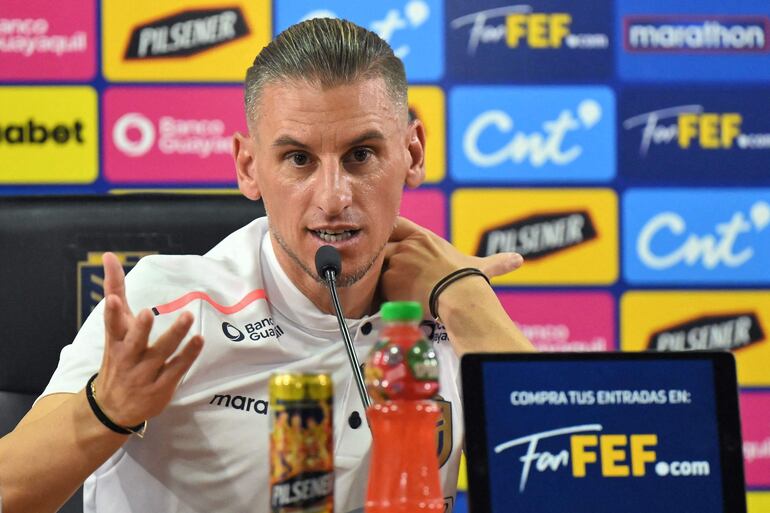 El argentino Sebastián Beccacece, entrenador de Ecuador, en una conferencia de prensa en la Casa de la Selección, en Quito, Ecuador.