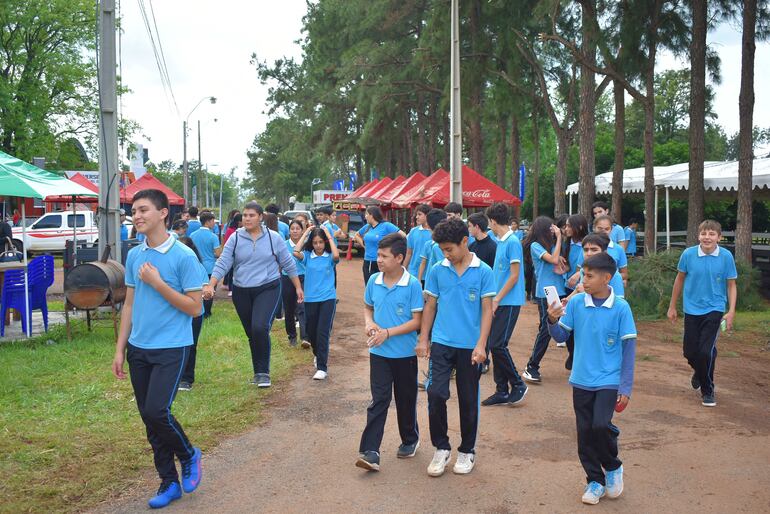 Estudiantes agropecuarios coparon la Expo Guairá. 