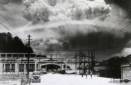 Gran nube sobre Nagasaki 15 minutos después de la explosión de la bomba atómica