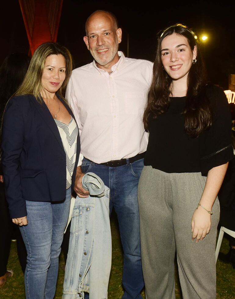 Marta Galeano, Fernando Pistilli y María Paula Pistilli.