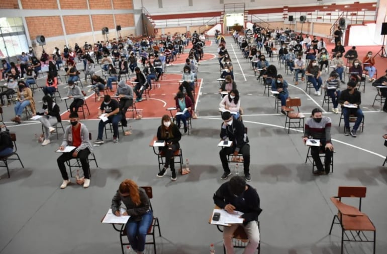 La convocatoria 2024 ofrece 5 mil becas de estudio a bachilleres de todo el país.