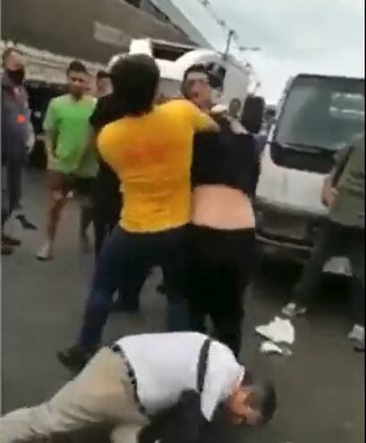 Momento de la pelea en el Mercado 4. (captura de pantalla).