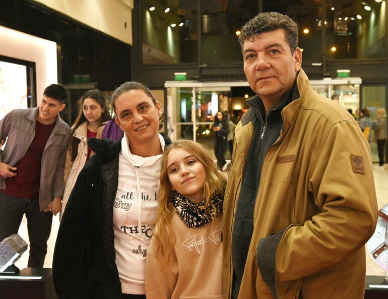 Romina, Guillermina y José Peker. 