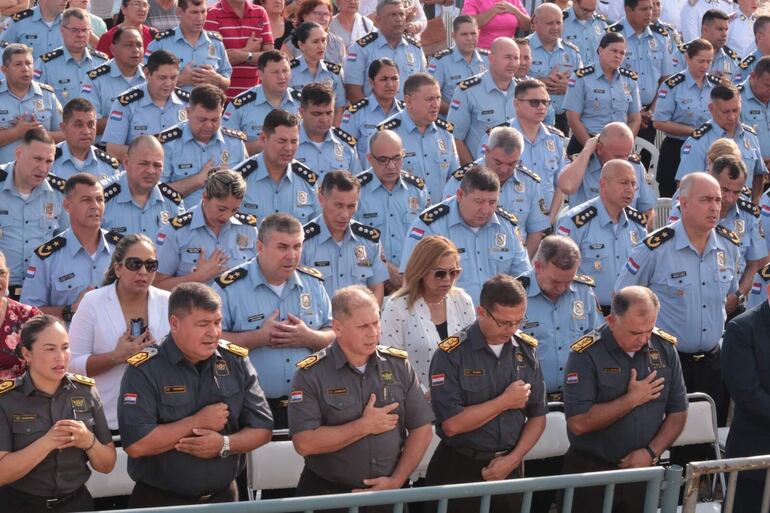 Los efectivos de las Fuerzas Armadas y de la Policía Nacional fueron los invitados del tercer día del novenario.