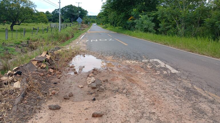 Un enorme hundimiento en el trayecto que une Cecilio Báez y San Joaquín.